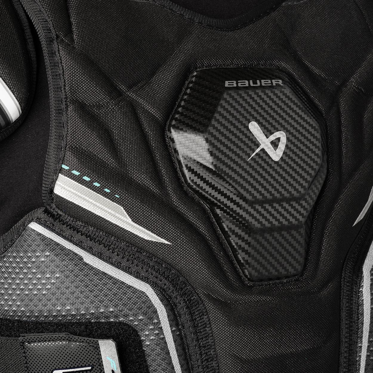 Bauer Intermediate Supreme F40 Shoulder Pads - sternum detail