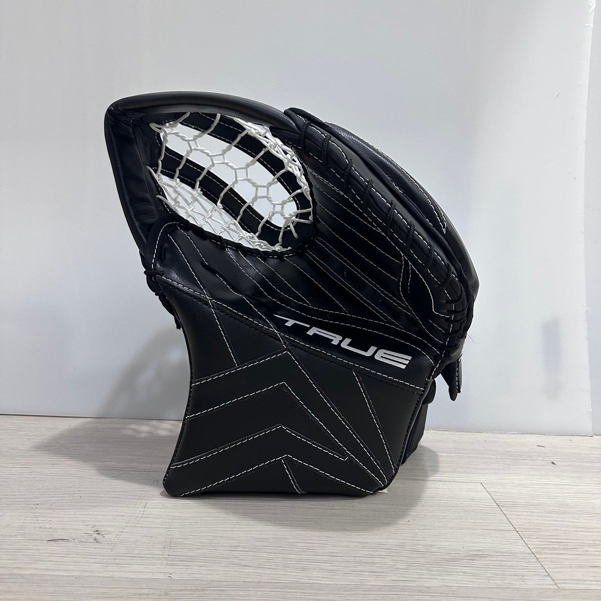 True Catalyst PX3 L87 Custom Pro Goalie Catcher - Black, front view