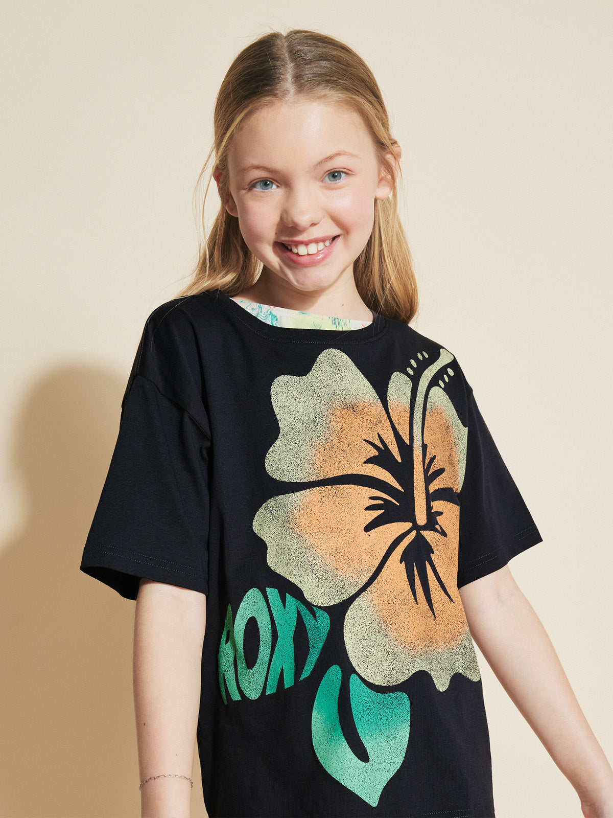 Roxy Girls' Hibiscus Oversized Tee - Phantom, on model