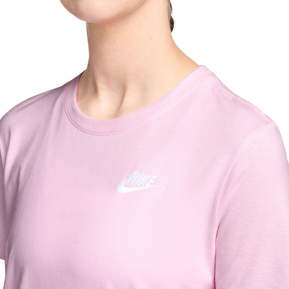 Nike Women's Sportswear Club Essentials T-Shirt