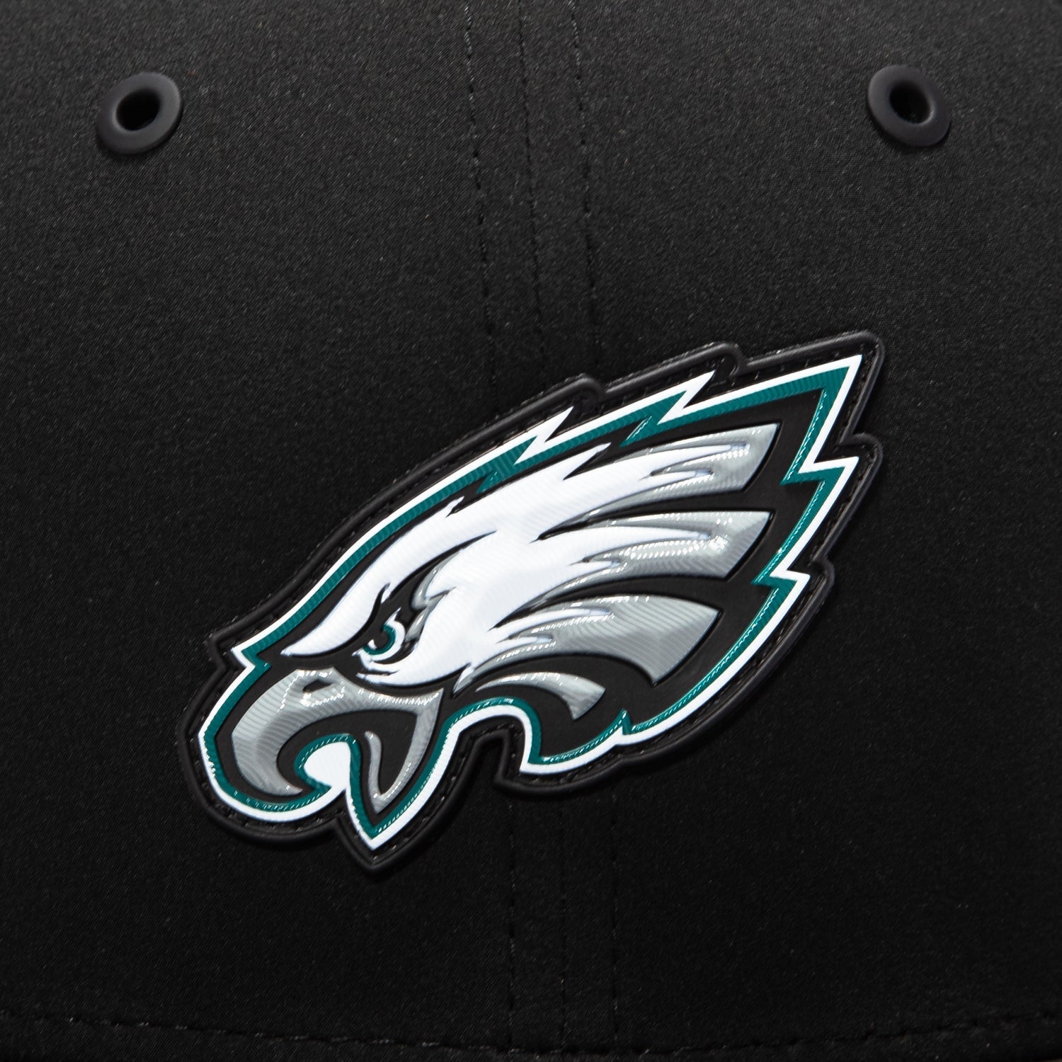 New Era Philadelphia Eagles 2026 Sideline 9FIFTY Snapback Hat - front logo detail