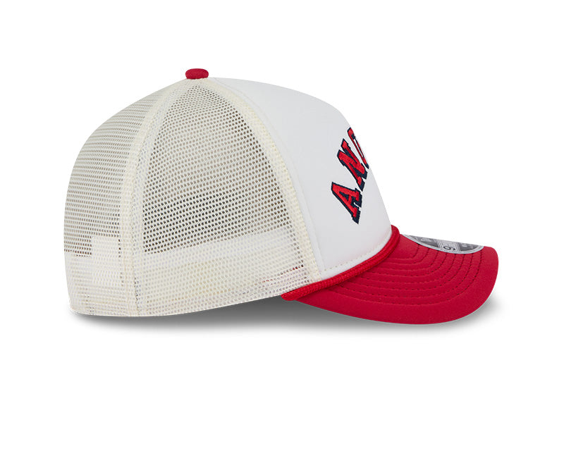 Los Angeles Angels Chrome Arch 9FORTY M-Crown A-Frame Trucker Hat