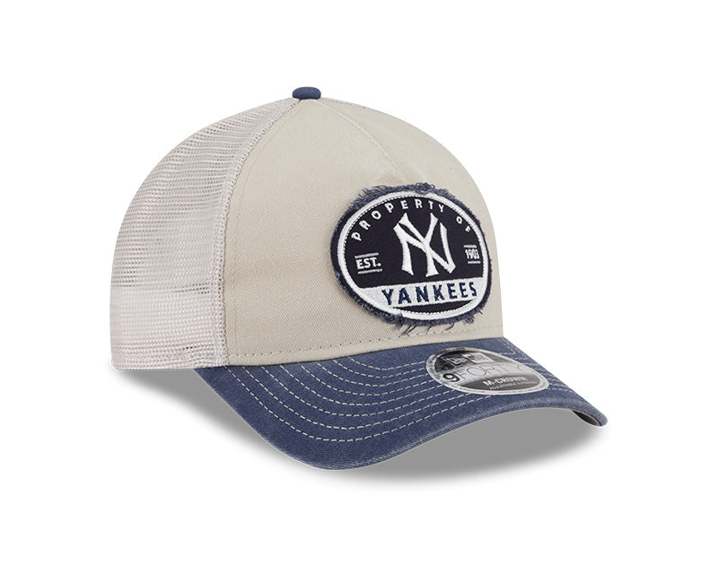 New Era New York Yankees Frayed M-Crown A-Frame 9FORTY Trucker Adjustable Hat