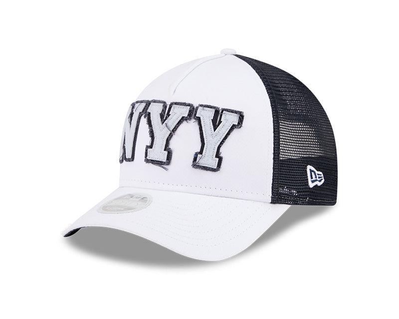 New Era Women's New York Yankees Optic White Felt Logo 9FORTY M-Crown A-Frame Trucker Hat