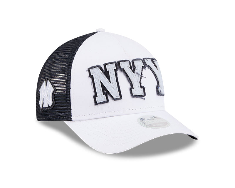 New Era Women's New York Yankees Optic White Felt Logo 9FORTY M-Crown A-Frame Trucker Hat
