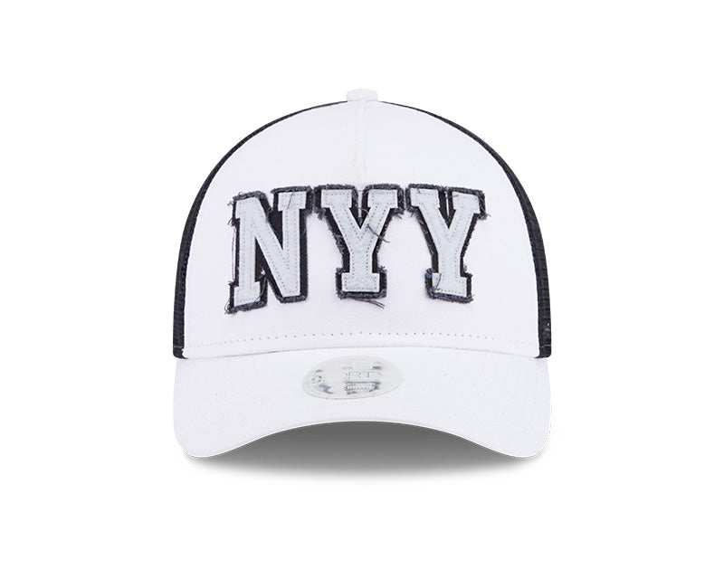 New Era Women's New York Yankees Optic White Felt Logo 9FORTY M-Crown A-Frame Trucker Hat
