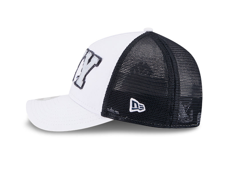 New Era Women's New York Yankees Optic White Felt Logo 9FORTY M-Crown A-Frame Trucker Hat