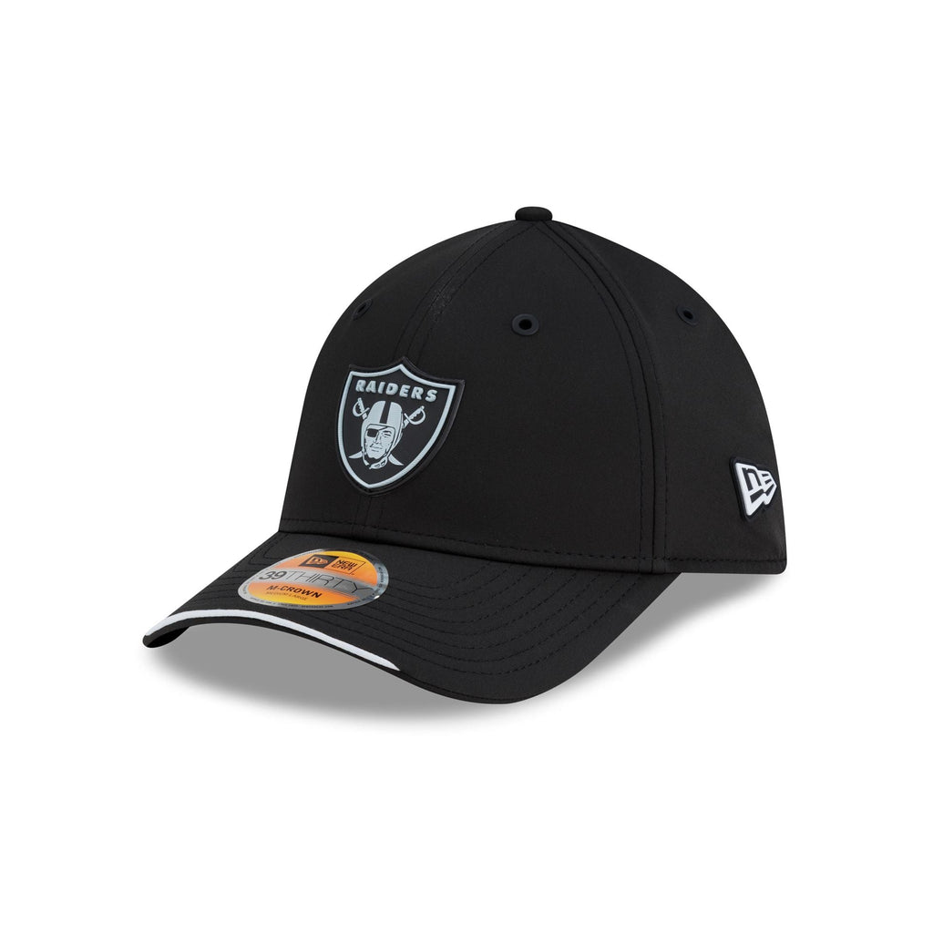 New Era Las Vegas Raiders 2026 Sideline 39THIRTY M-Crown stretch fit hat three-quarter left