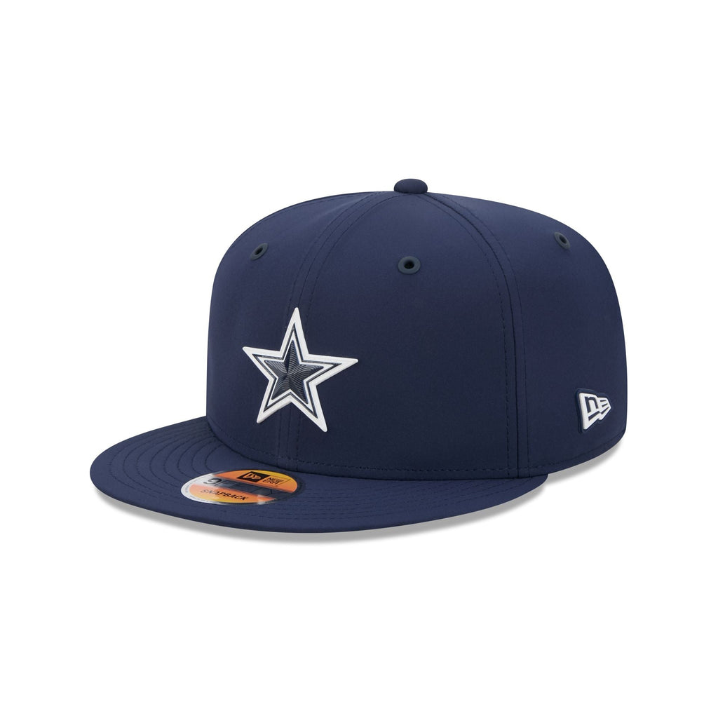 New Era Dallas Cowboys 2026 Sideline 9FIFTY Snapback Hat - three-quarter left