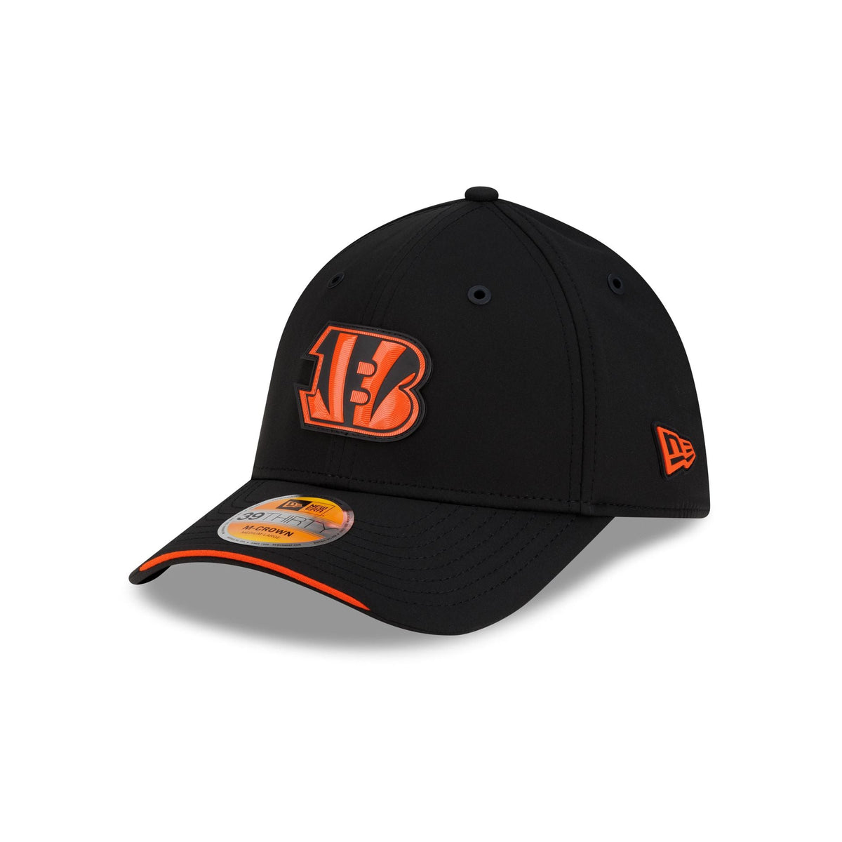 New Era Cincinnati Bengals 2026 Sideline 39THIRTY M-Crown stretch fit hat three-quarter left