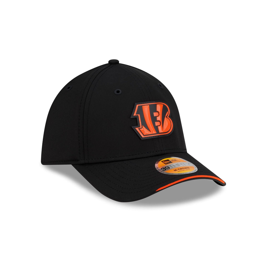 New Era Cincinnati Bengals 2026 Sideline 39THIRTY M-Crown stretch fit hat three-quarter right