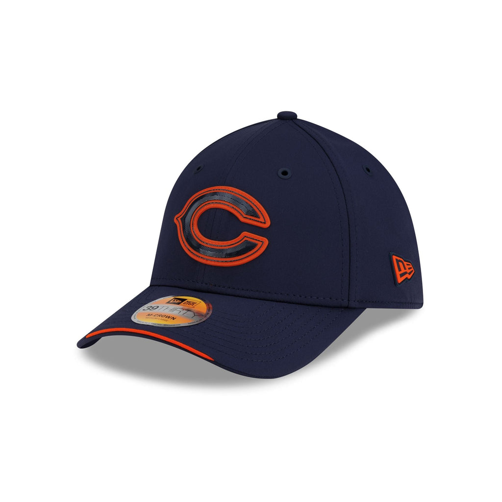 New Era Chicago Bears 2026 Sideline 39THIRTY M-Crown stretch fit hat three-quarter left