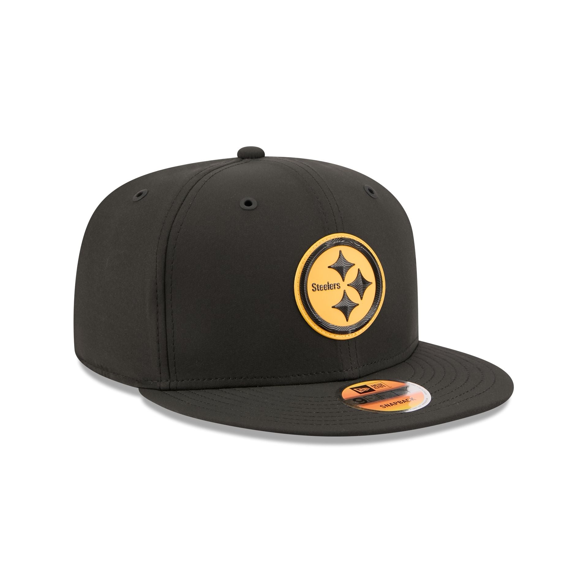 New Era Pittsburgh Steelers 2026 Sideline 9FIFTY Snapback Hat - three-quarter right