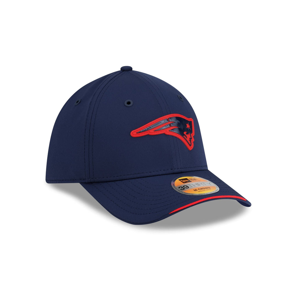 New Era New England Patriots 2026 Sideline 39THIRTY M-Crown stretch fit hat three-quarter right