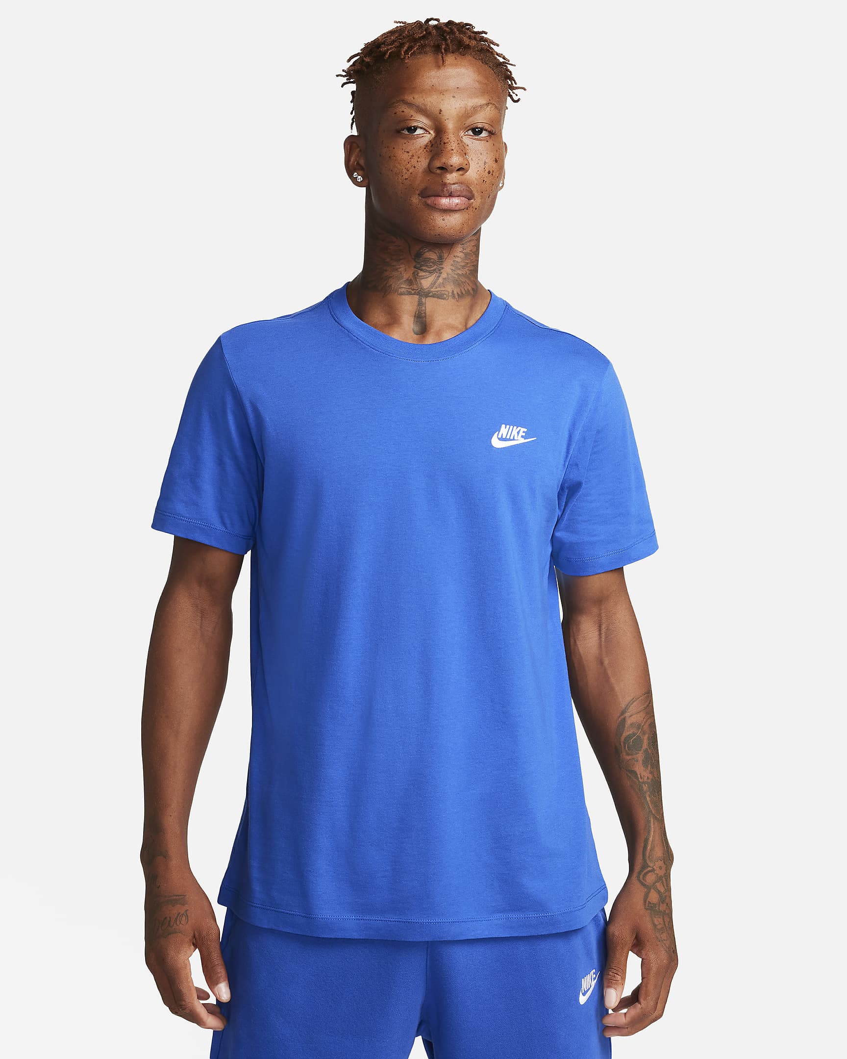 Nike sportswear club tee on sale