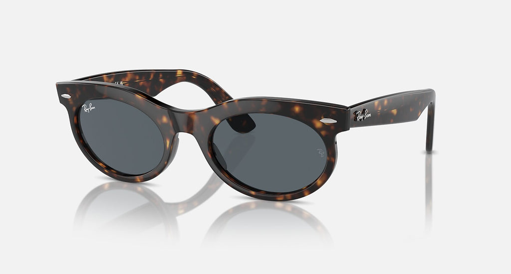 Ray-Ban Wayfarer Oval - Polished Havana / Blue, three-quarter view