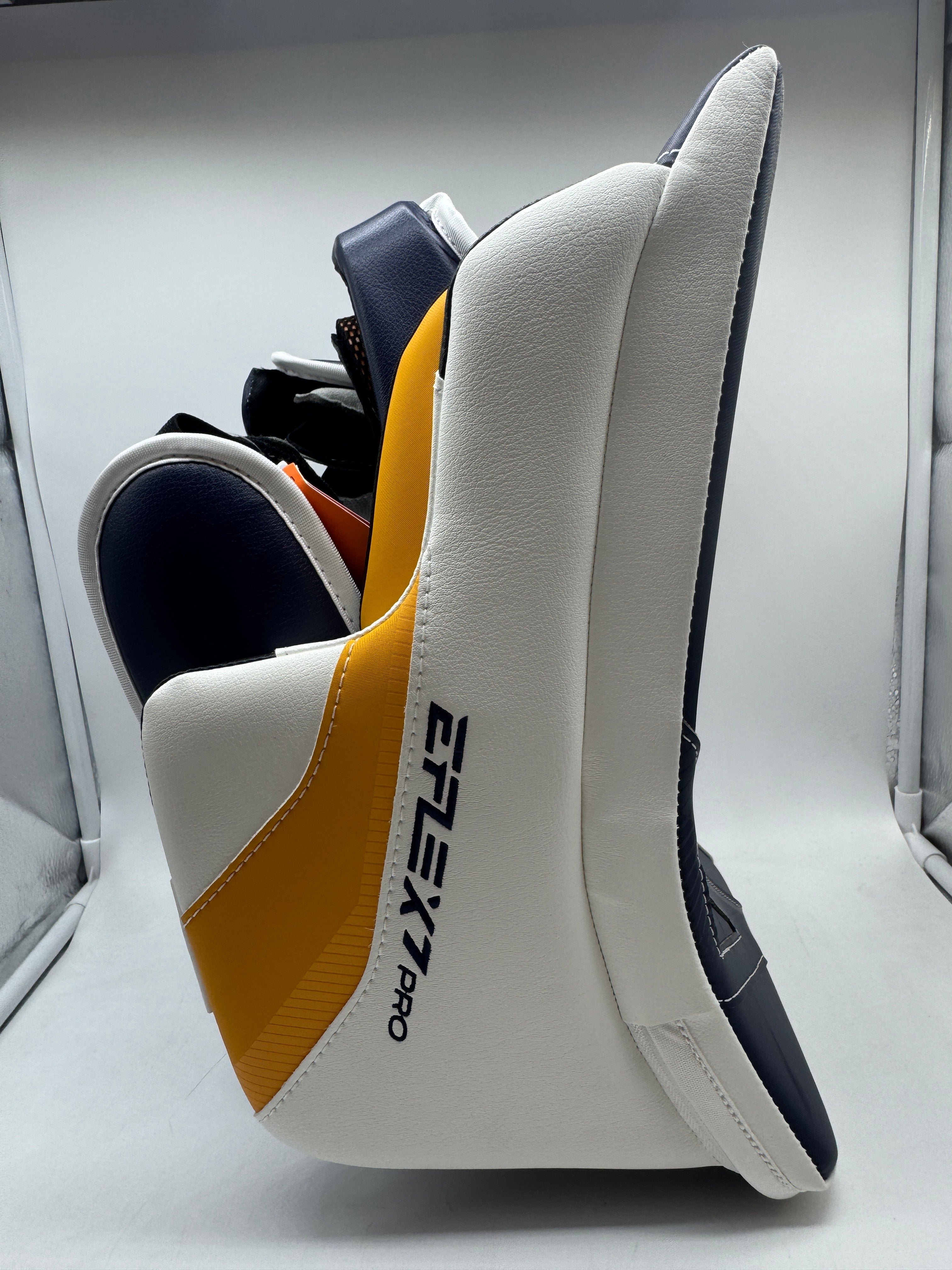 CCM EFLEX 7 Goalie Blocker Senior