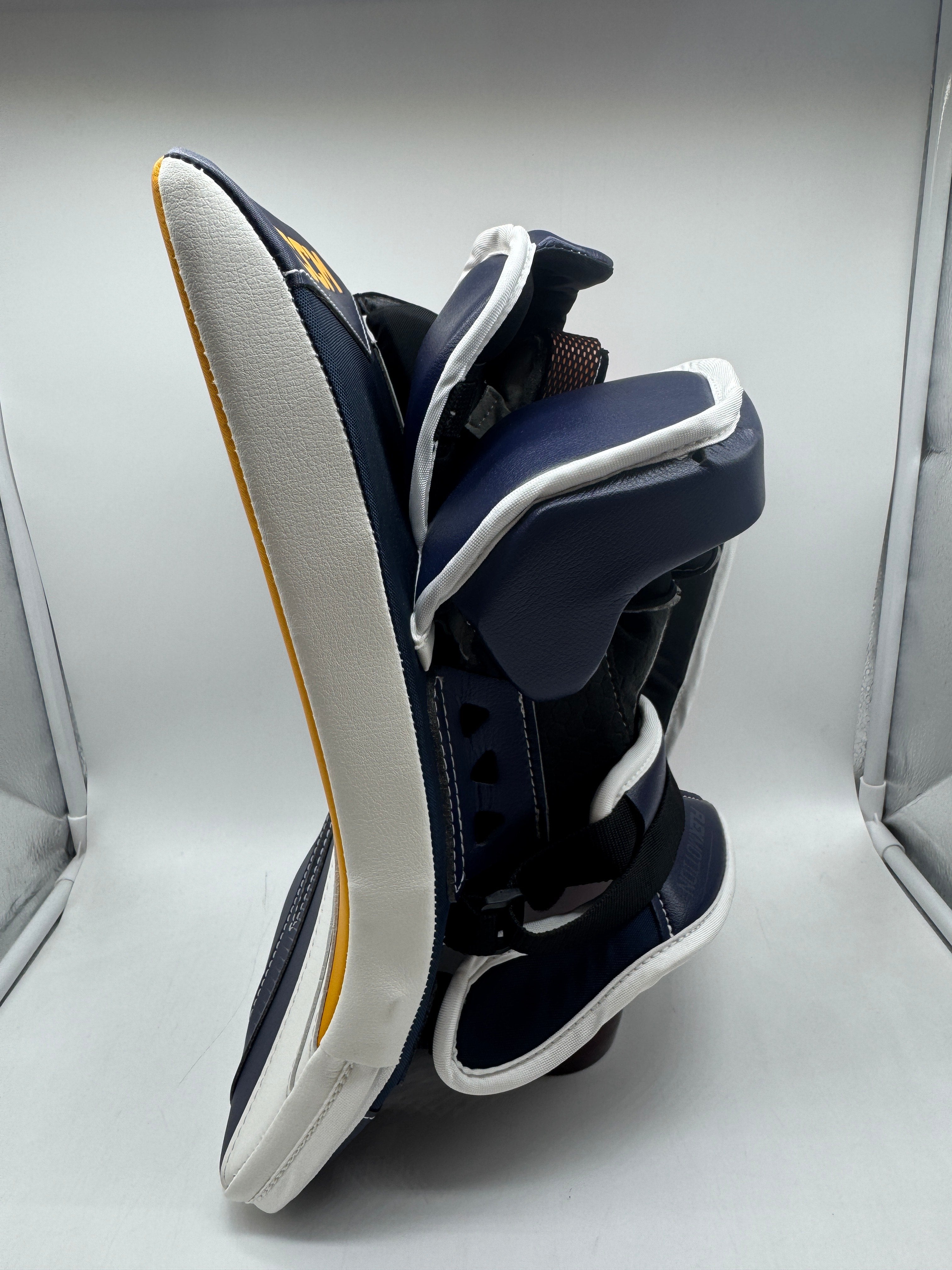 CCM EFLEX 7 Goalie Blocker Senior