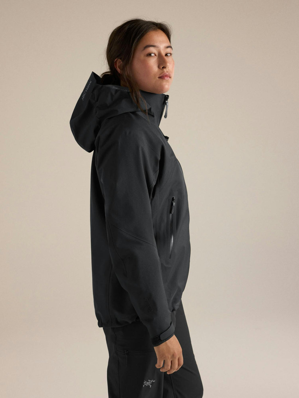 Arc'teryx Women's Beta AR Jacket - Black - side