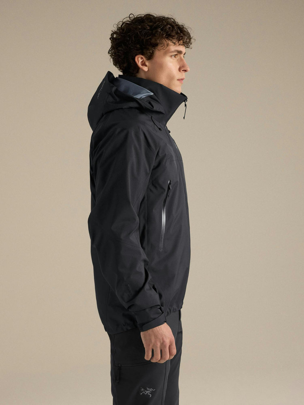 Arc'teryx Men's Beta AR Jacket - Black - side