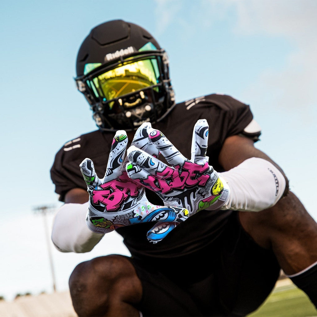 Battle Graffiti receiver football gloves white - in action