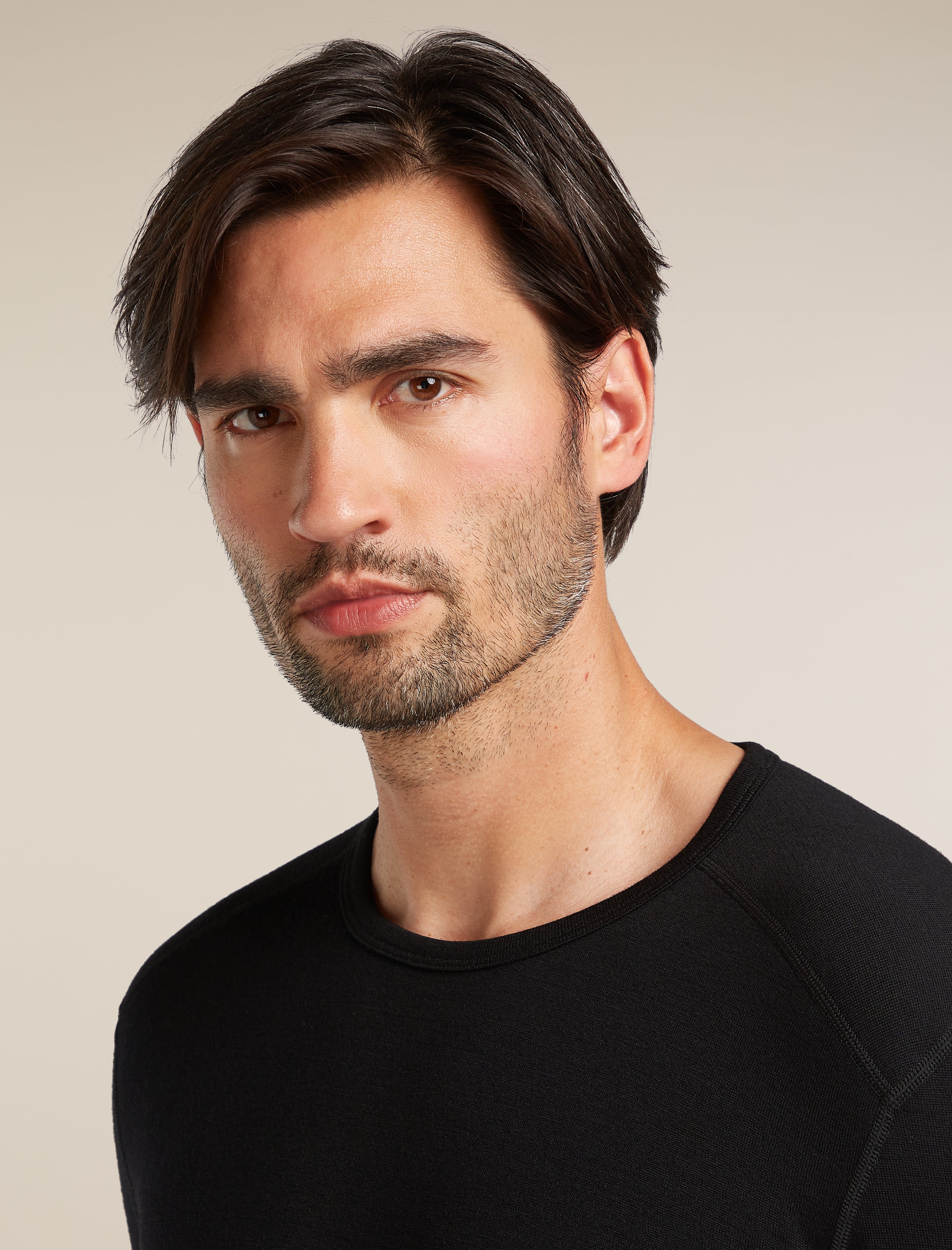 Icebreaker Men's Merino 260 Tech Long Sleeve Crewe Base Layer Top - Black - crewe neck detail