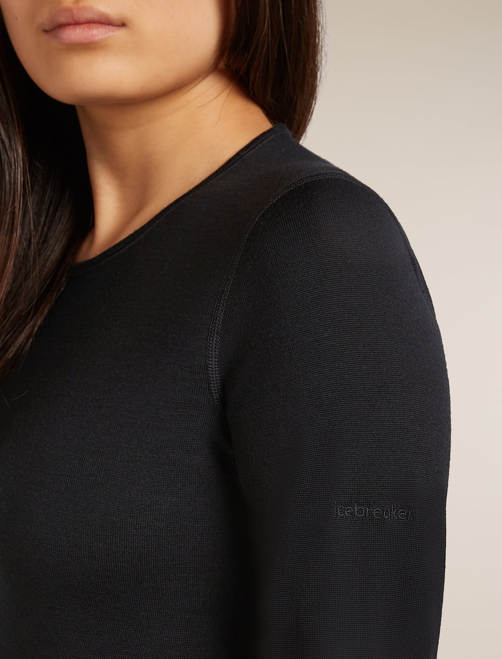 Icebreaker Women's Merino 260 Tech Long Sleeve Crewe Thermal Top - Black - shoulder seam detail