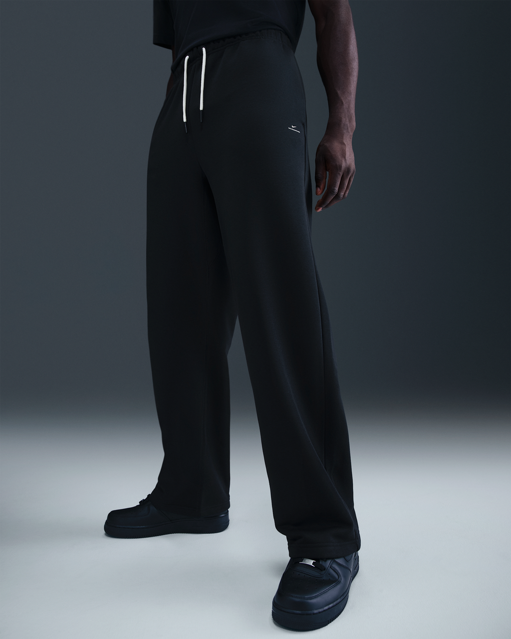 Nike Men's Standard Issue Therma-FIT Brushed Open-Hem Pants
