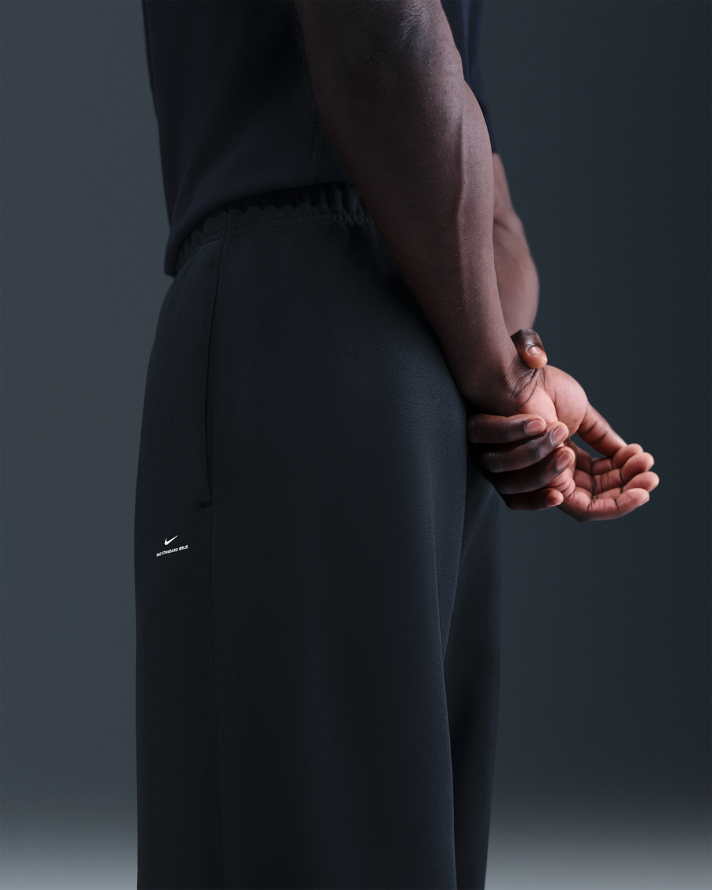 Nike Men's Standard Issue Therma-FIT Brushed Open-Hem Pants