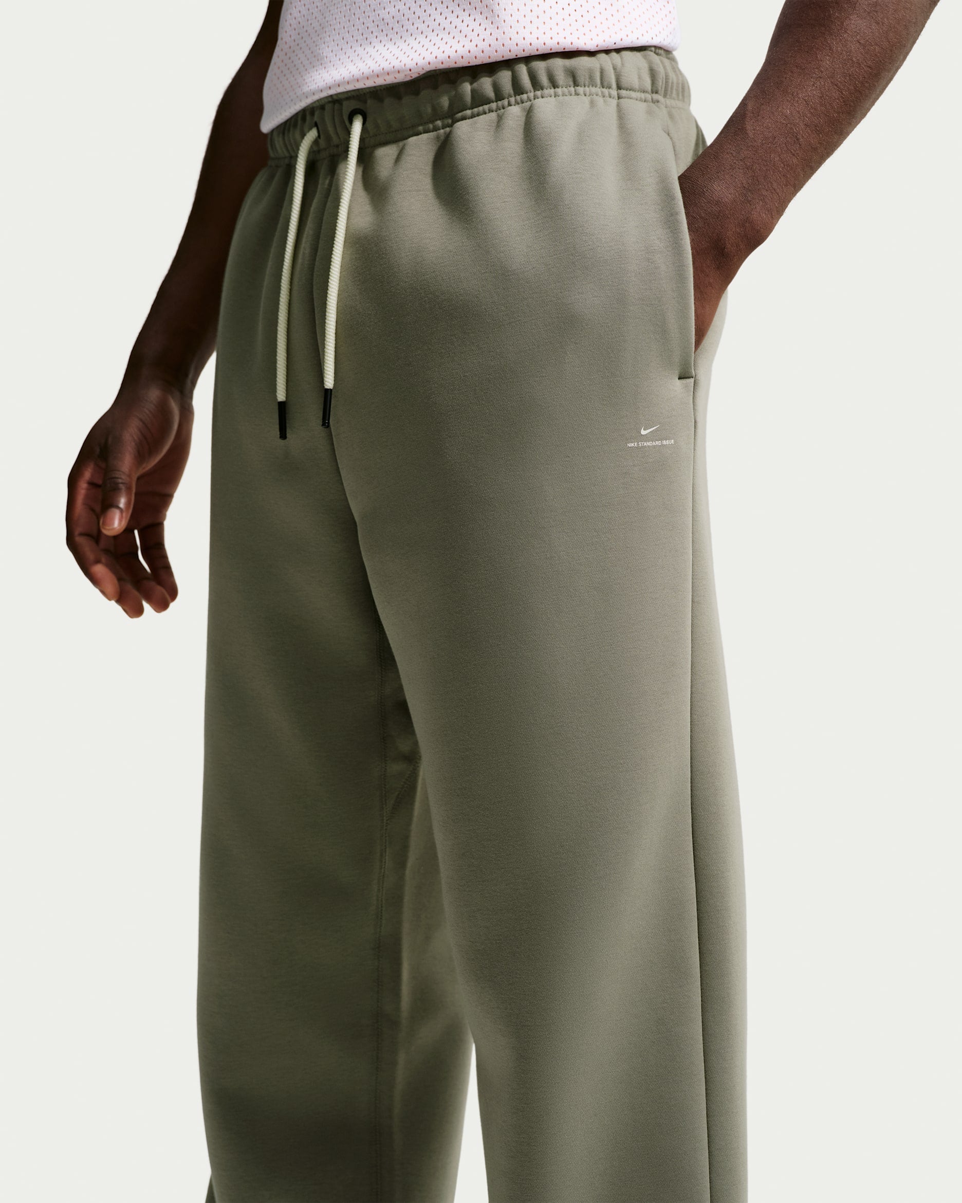Nike Men's Standard Issue Therma-FIT Brushed Open-Hem Pants