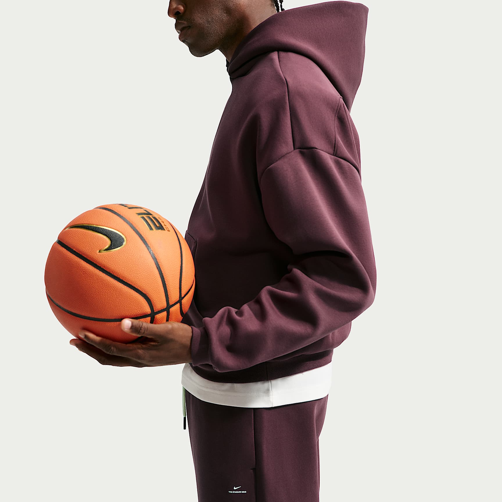 Nike Men's Standard Issue Therma-FIT Brushed Basketball Pullover Hoodie