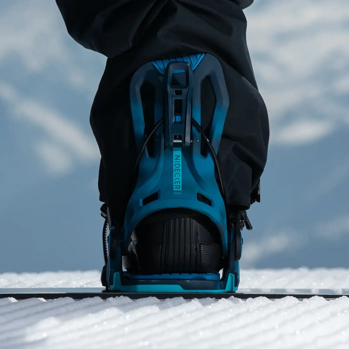 Nidecker Flow Fenix Snowboard Binding - Cyber Blue, detail view