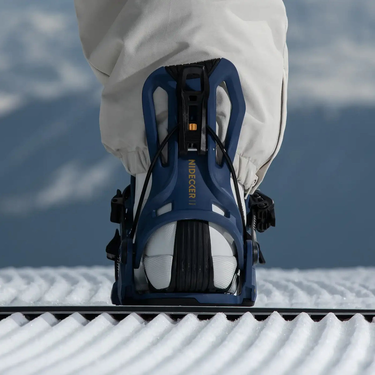 Nidecker Flow Nexus Snowboard Binding - Midnight, detail view