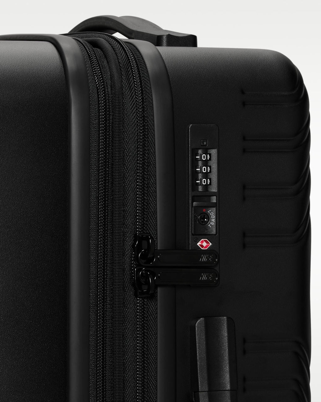 Nike Carry-On Luggage 22" Hardshell (52L)