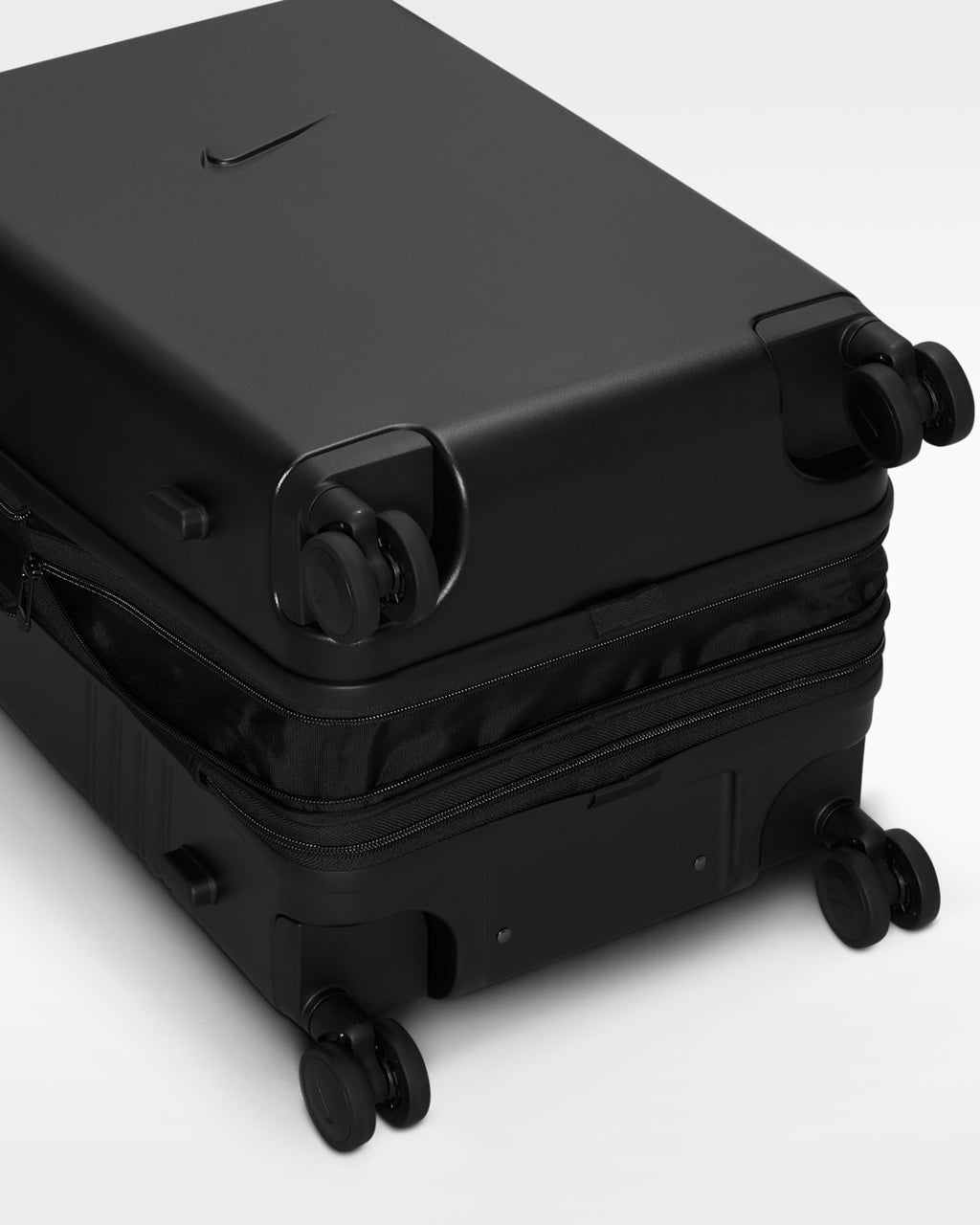 Nike Carry-On Luggage 22" Hardshell (52L)