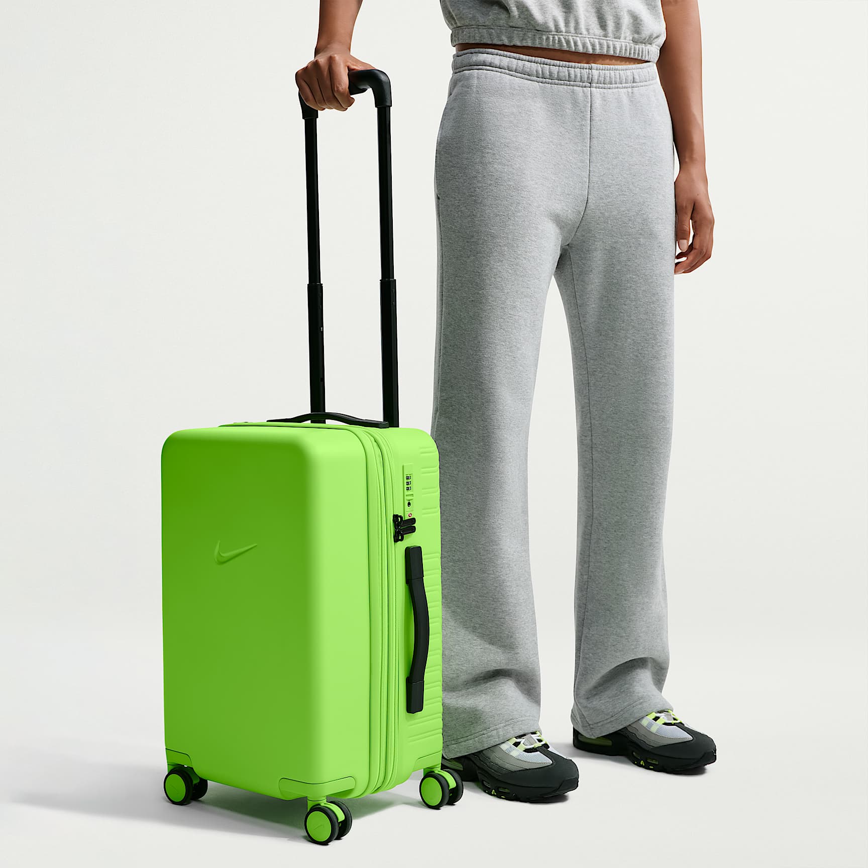 Nike Carry-On Luggage 22" Hardshell (52L)