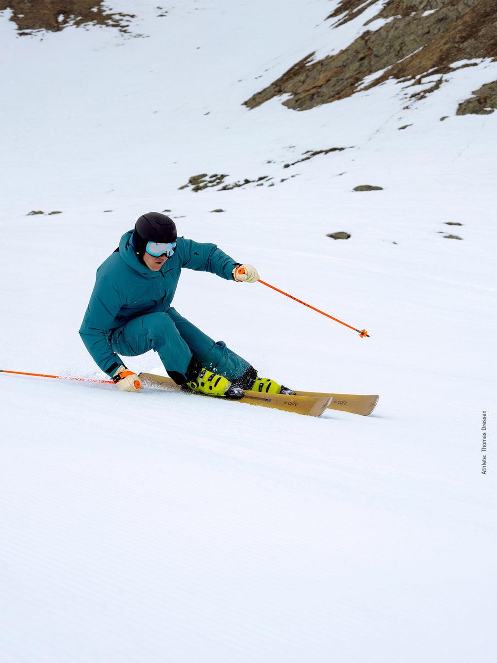 Fischer The Curv Noize GT 85 Skis with RSW 12 Bindings - Gold, skier carving on snow