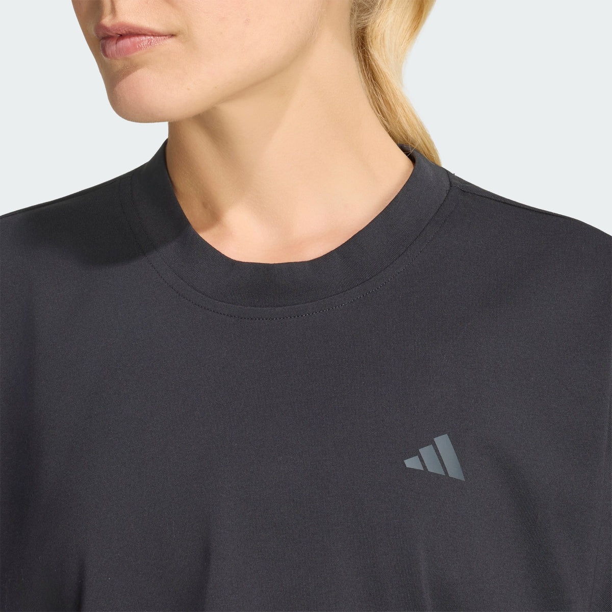 adidas PrimeLift Workout Graphics T-Shirt Black neckline detail