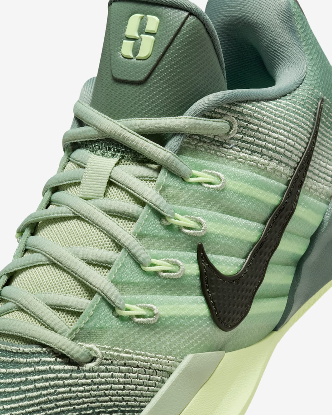 Nike Women's Sabrina 3 Basketball Shoes