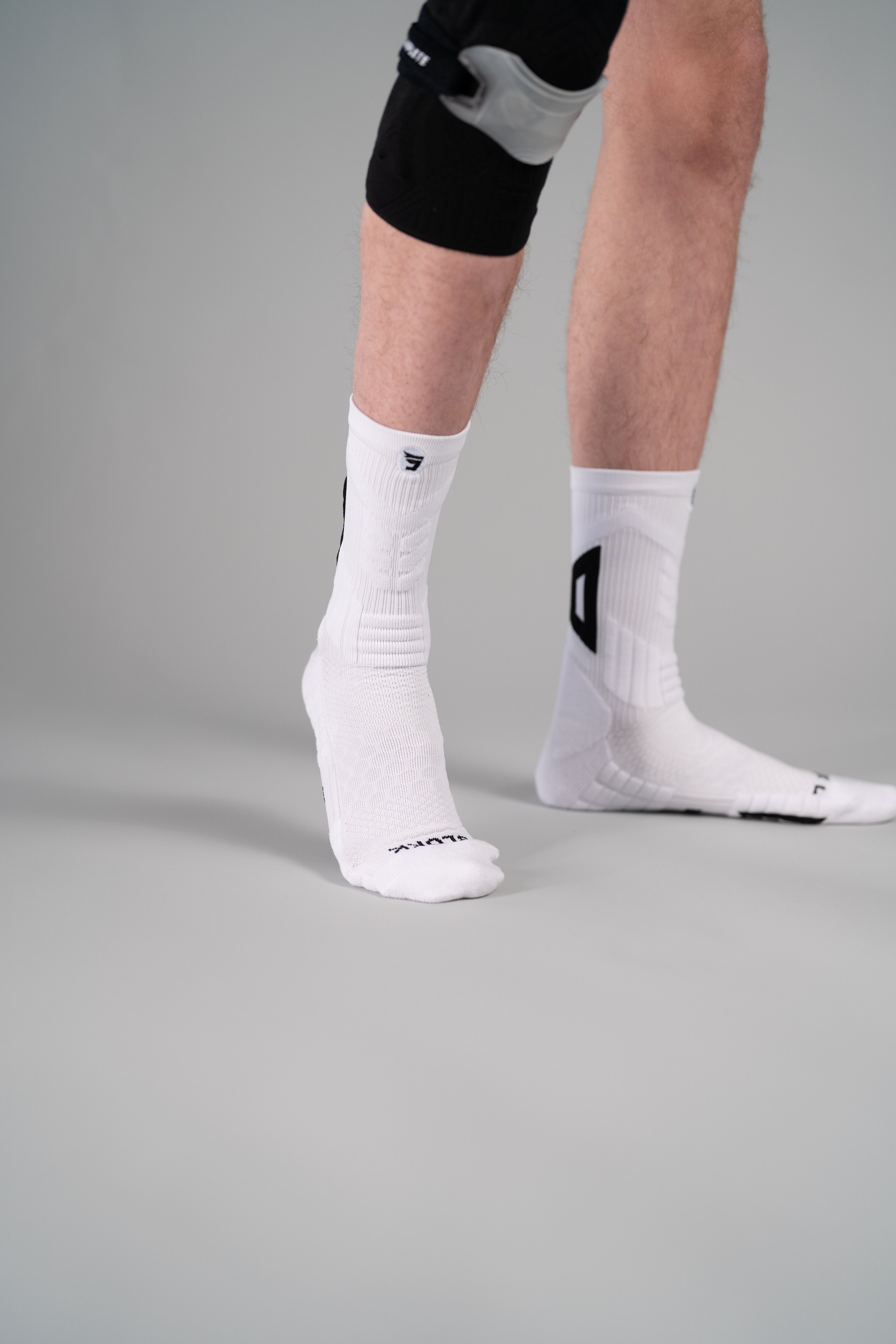 Jumplete Attakk Socks in white
