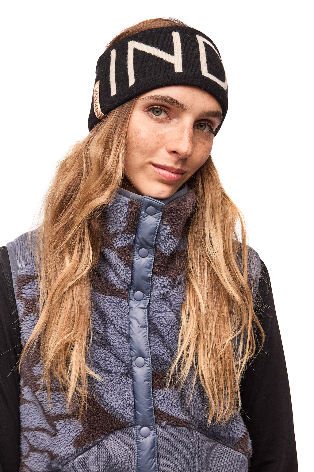 Indyeva Vadovas II Headband in Black Flax CB - on model