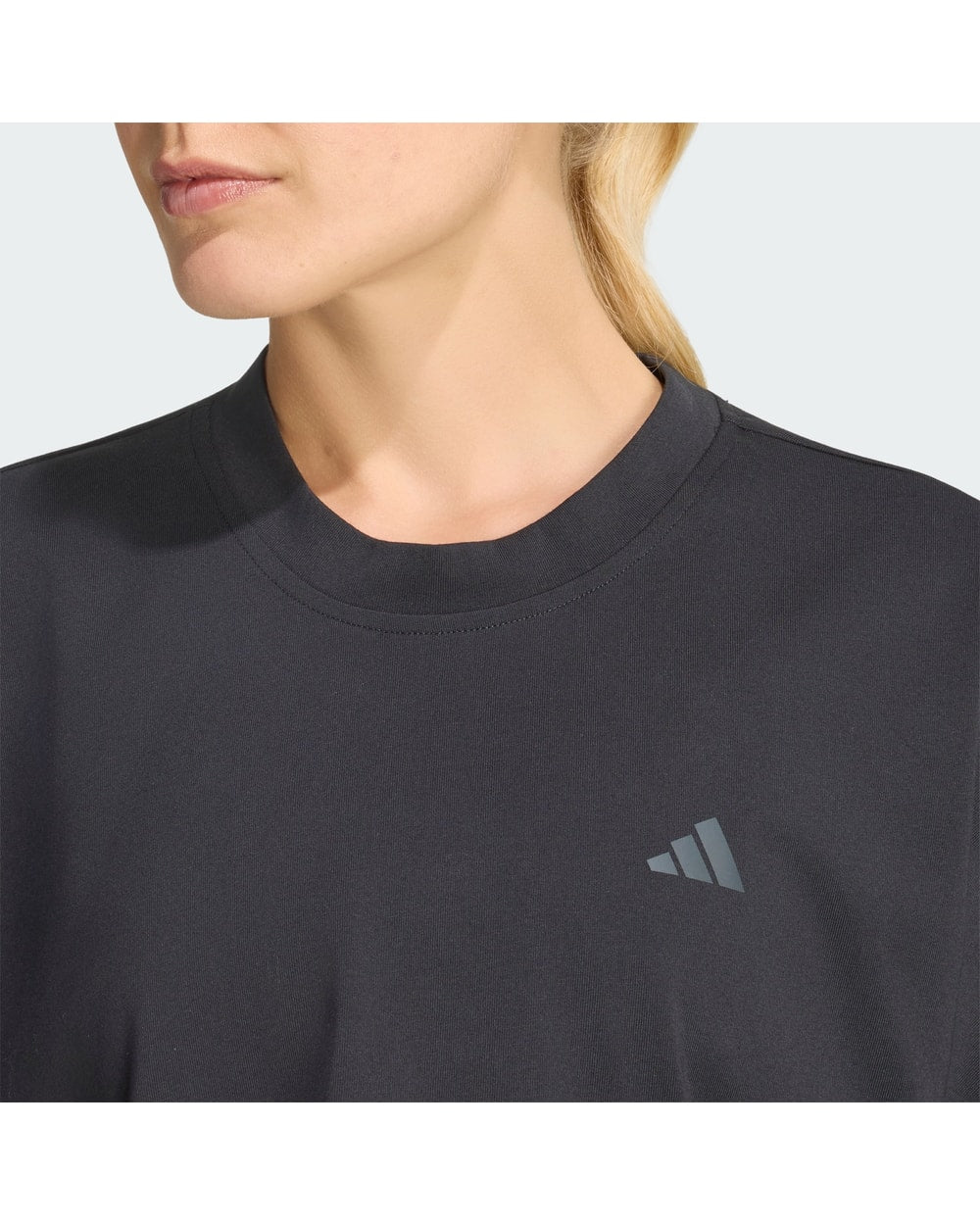 adidas PrimeLift Workout Graphics T-Shirt Black neckline detail