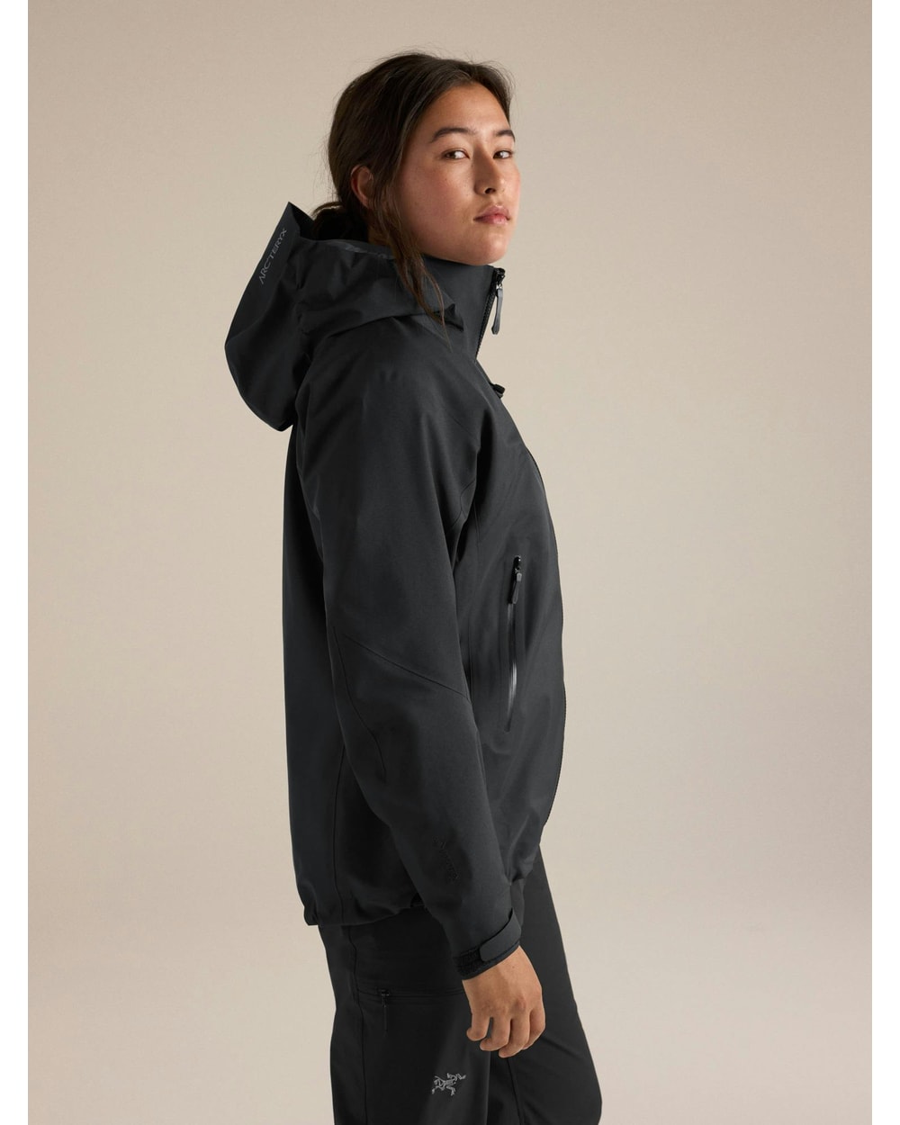 Arc'teryx Women's Beta AR Jacket - Black - side