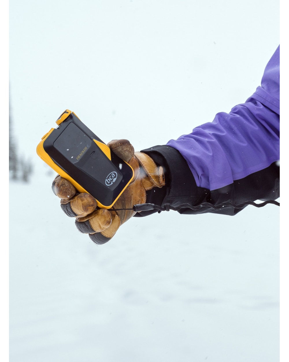 Backcountry Access Tracker 4 Avalanche Rescue Package - beacon in use