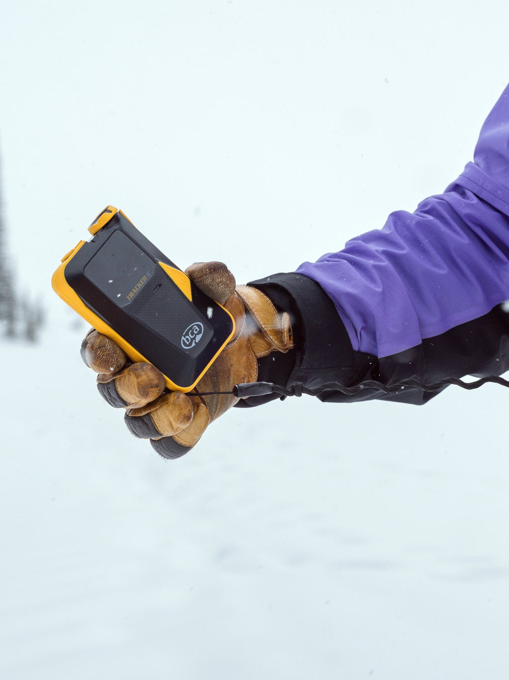 Backcountry Access Tracker 4 Avalanche Rescue Package - beacon in use