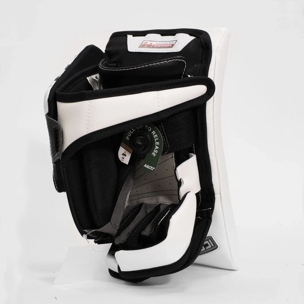 Brian's Iconik 2 Senior Goalie Blocker in white - thumb and palm