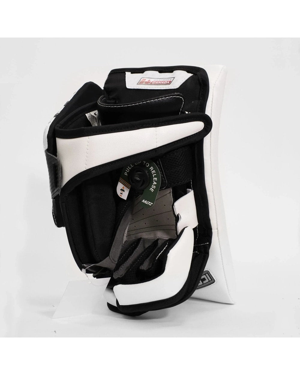 Brian's Iconik 2 Senior Goalie Blocker in white - thumb and palm