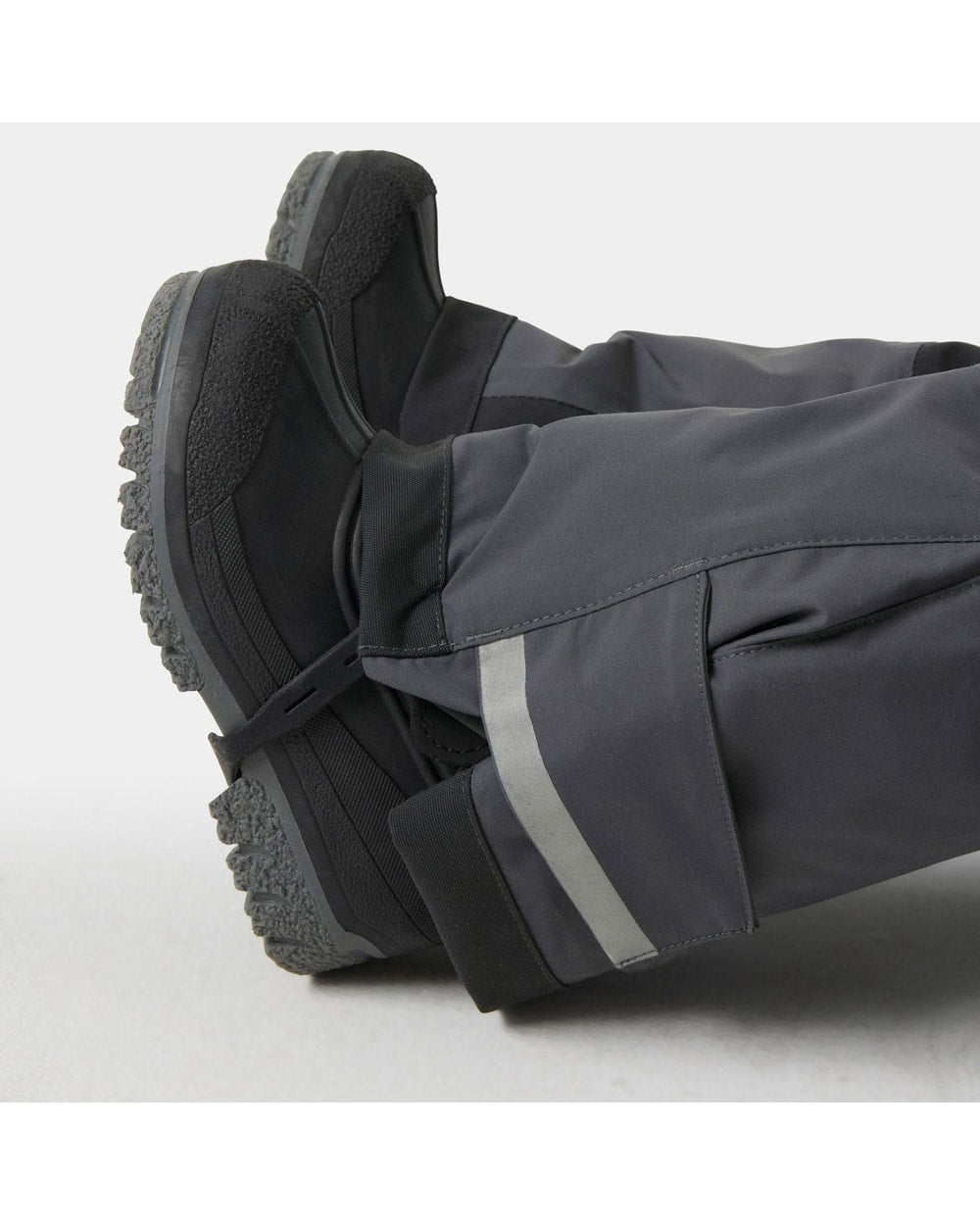 Helly Hansen Kids' Rider 3.0 Insulated Suit, Thunder Grey, boot gaiter detail