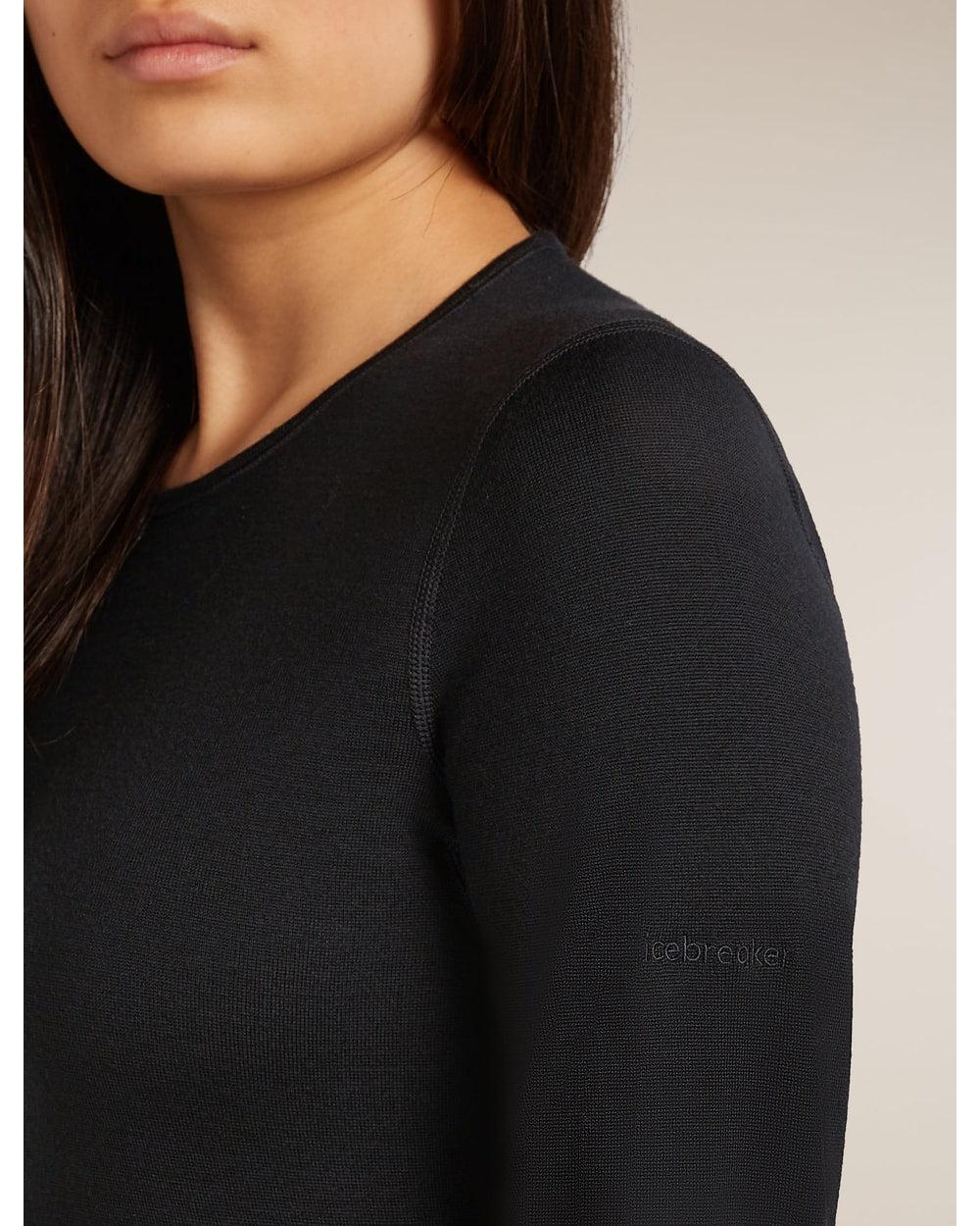 Icebreaker Women's Merino 260 Tech Long Sleeve Crewe Thermal Top - Black - shoulder seam detail