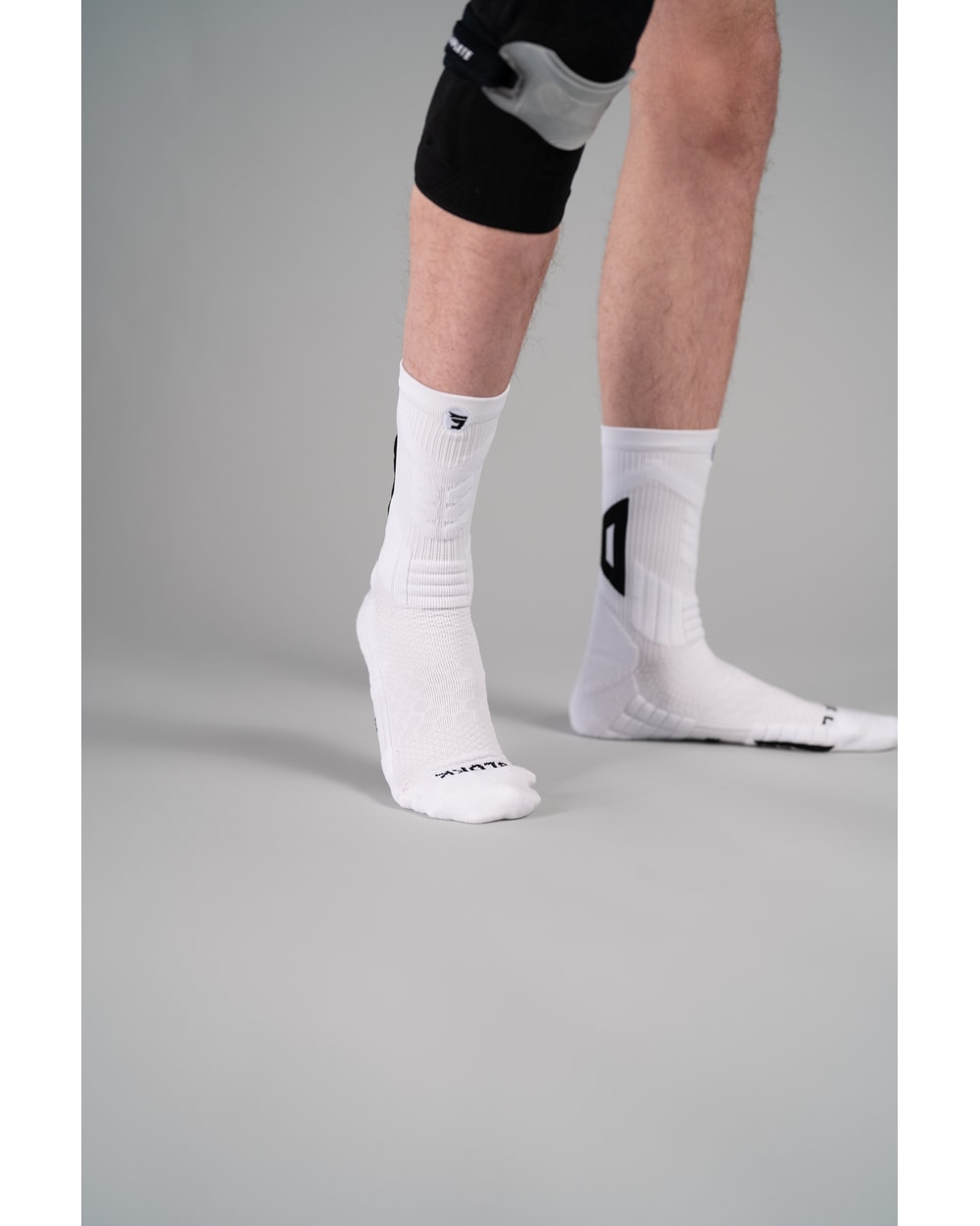 Jumplete Attakk Socks in white